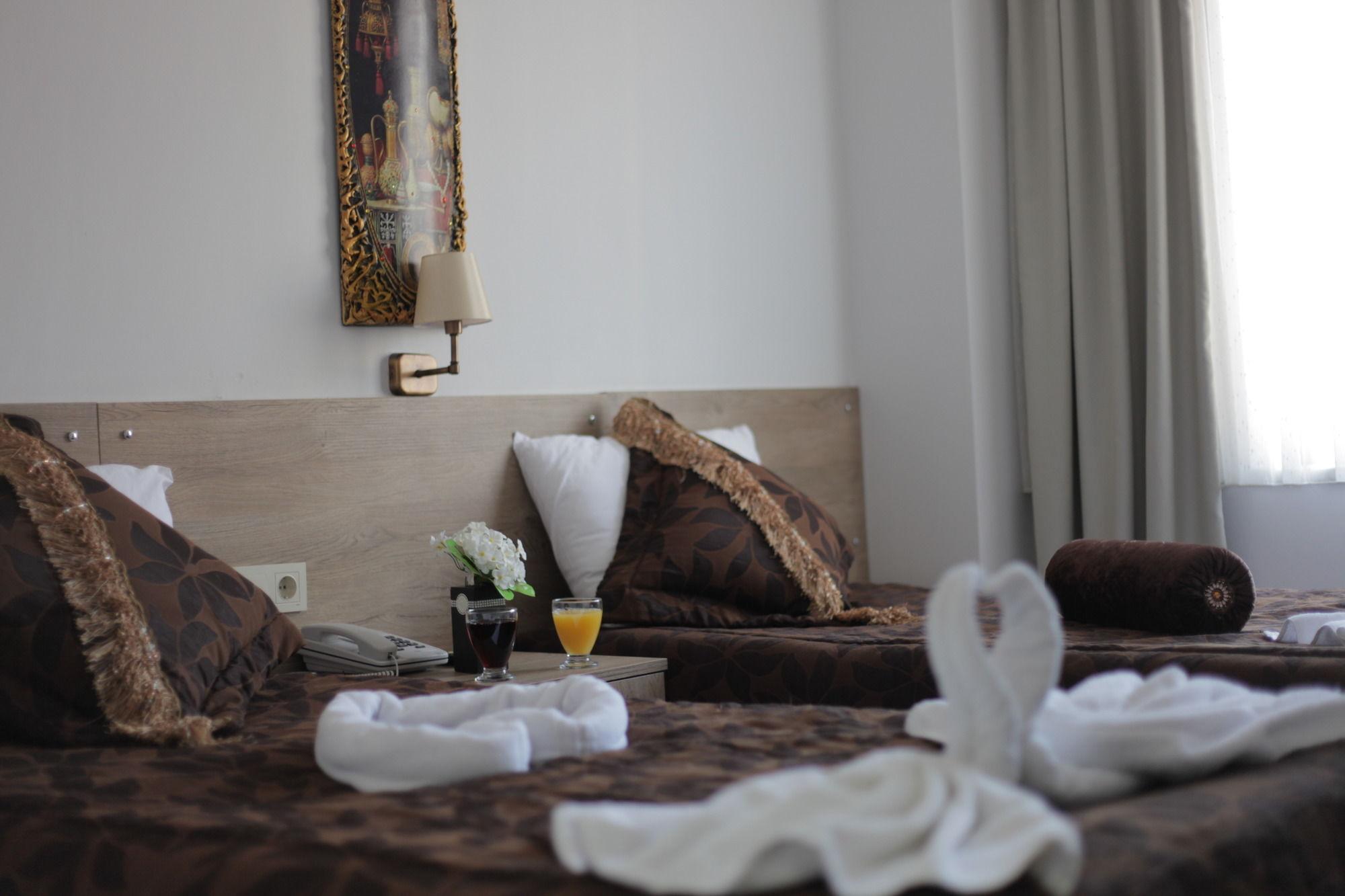 Rozza Hotel Istambul Exterior foto A room at the hotel