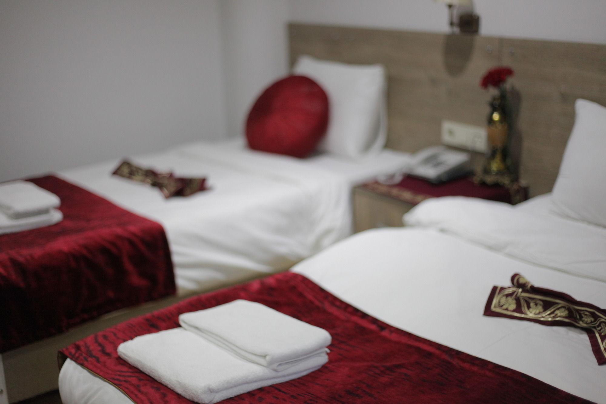 Rozza Hotel Istambul Exterior foto A guest room at the hotel