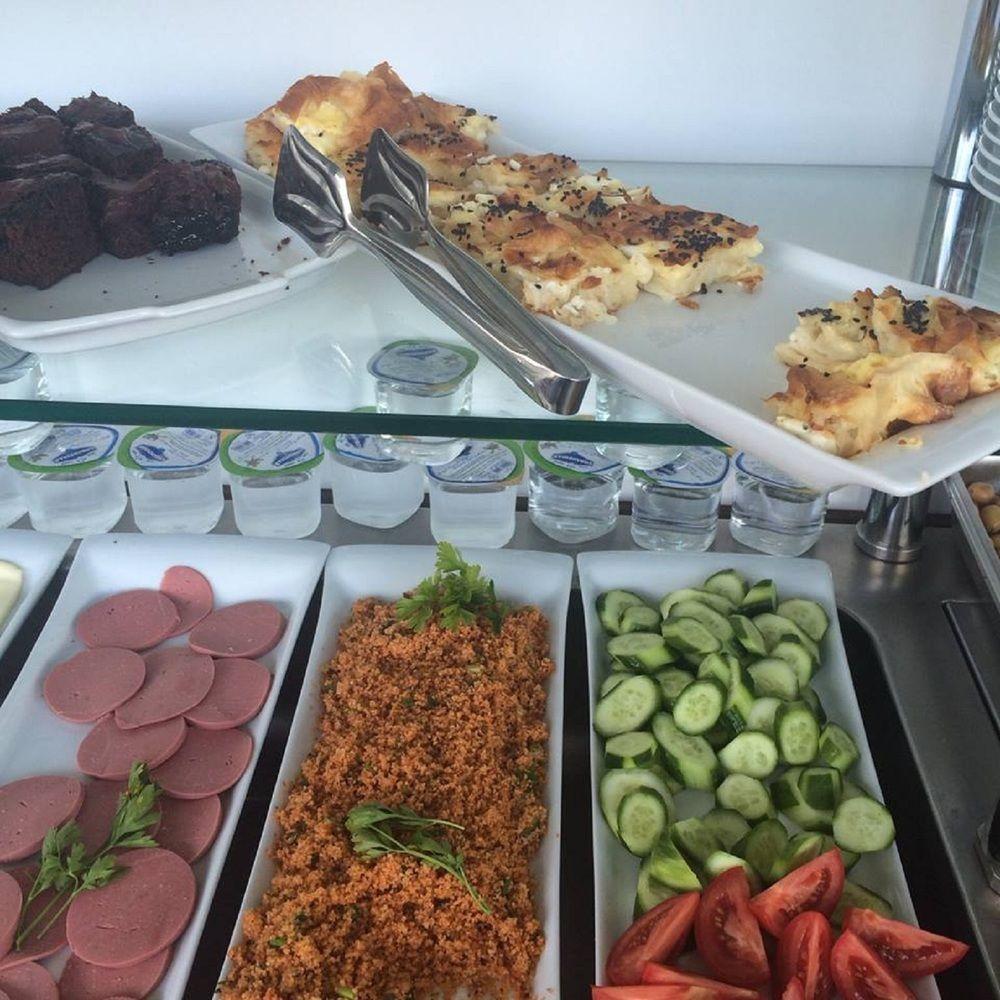 Rozza Hotel Istambul Exterior foto Turkish breakfast