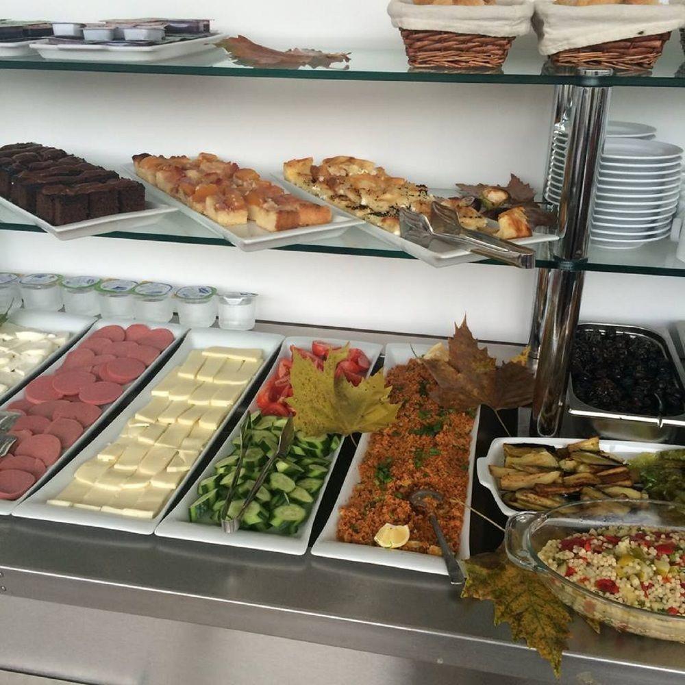 Rozza Hotel Istambul Exterior foto Turkish breakfast