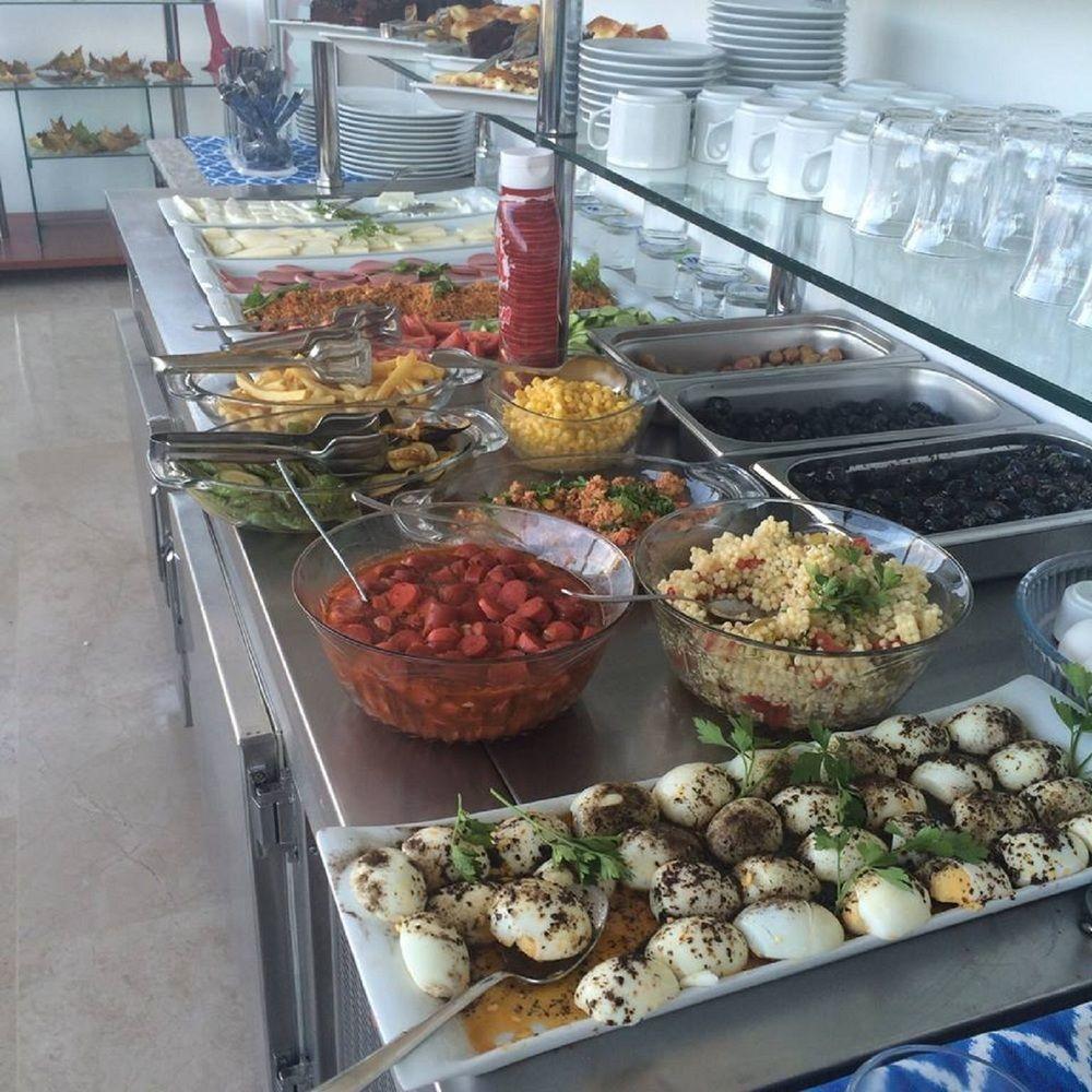 Rozza Hotel Istambul Exterior foto Israeli salad
